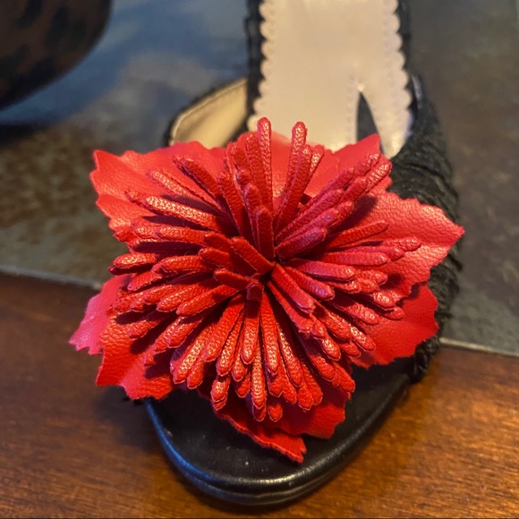 Bettie Page Shoes Ellie size 6 red flower heels - Picture 3 of 5